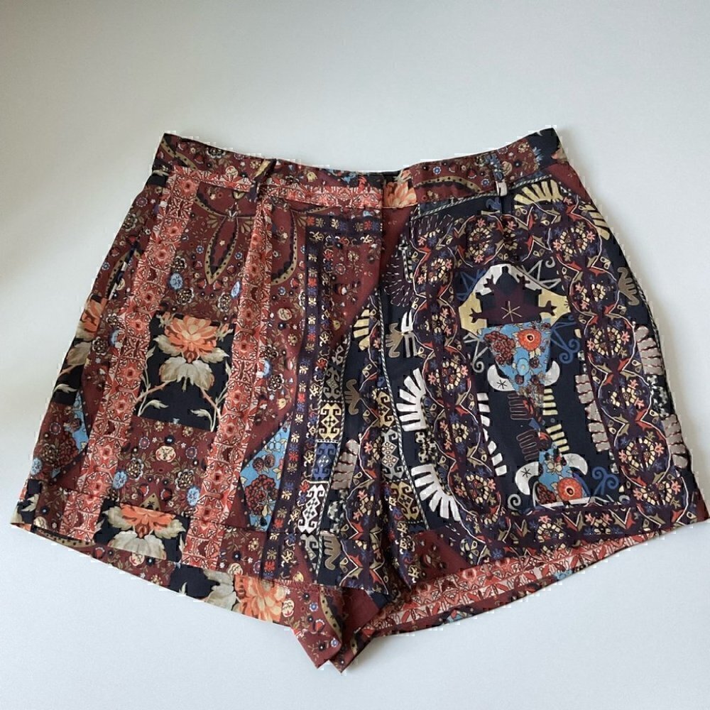 ⭐️HOST PICK ⭐️Topshop Boho High-Waisted Shorts Size 4